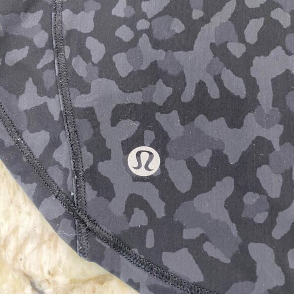 Lululemon‎ Black and Gray Tank Top Shirt Size Medium - Picture 5 of 5